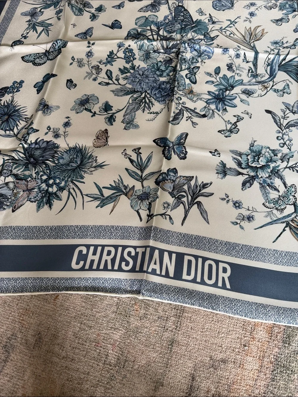NEW in Box!! Christian Dior Blue & Cream Floral Silk Scarf - Picture 2 of 7